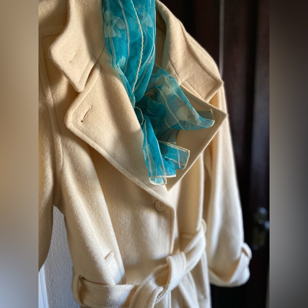 Del Costa vintage women’s cream wool tie belt long trench coat size M